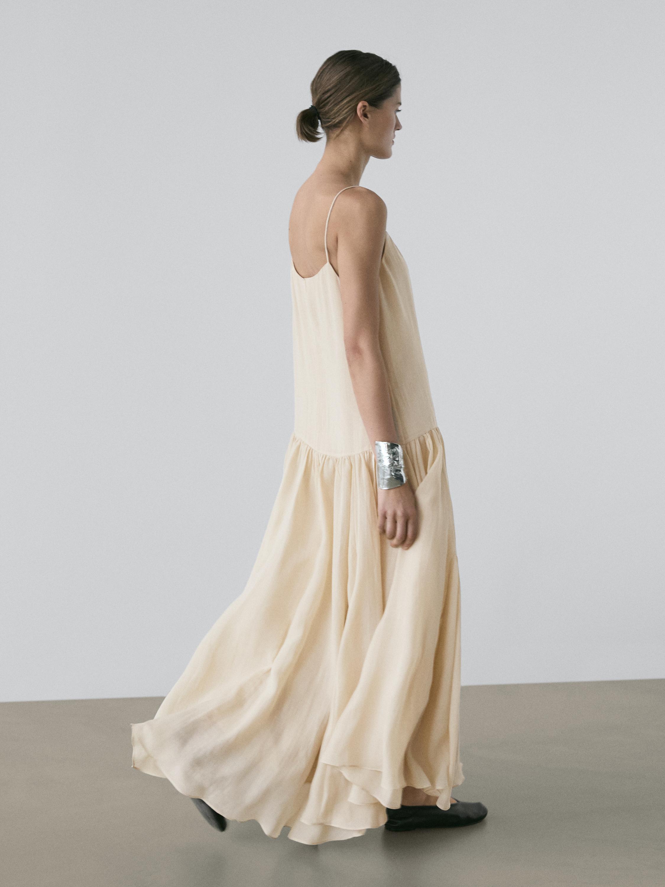 Vestido midi fluido detalle plisado