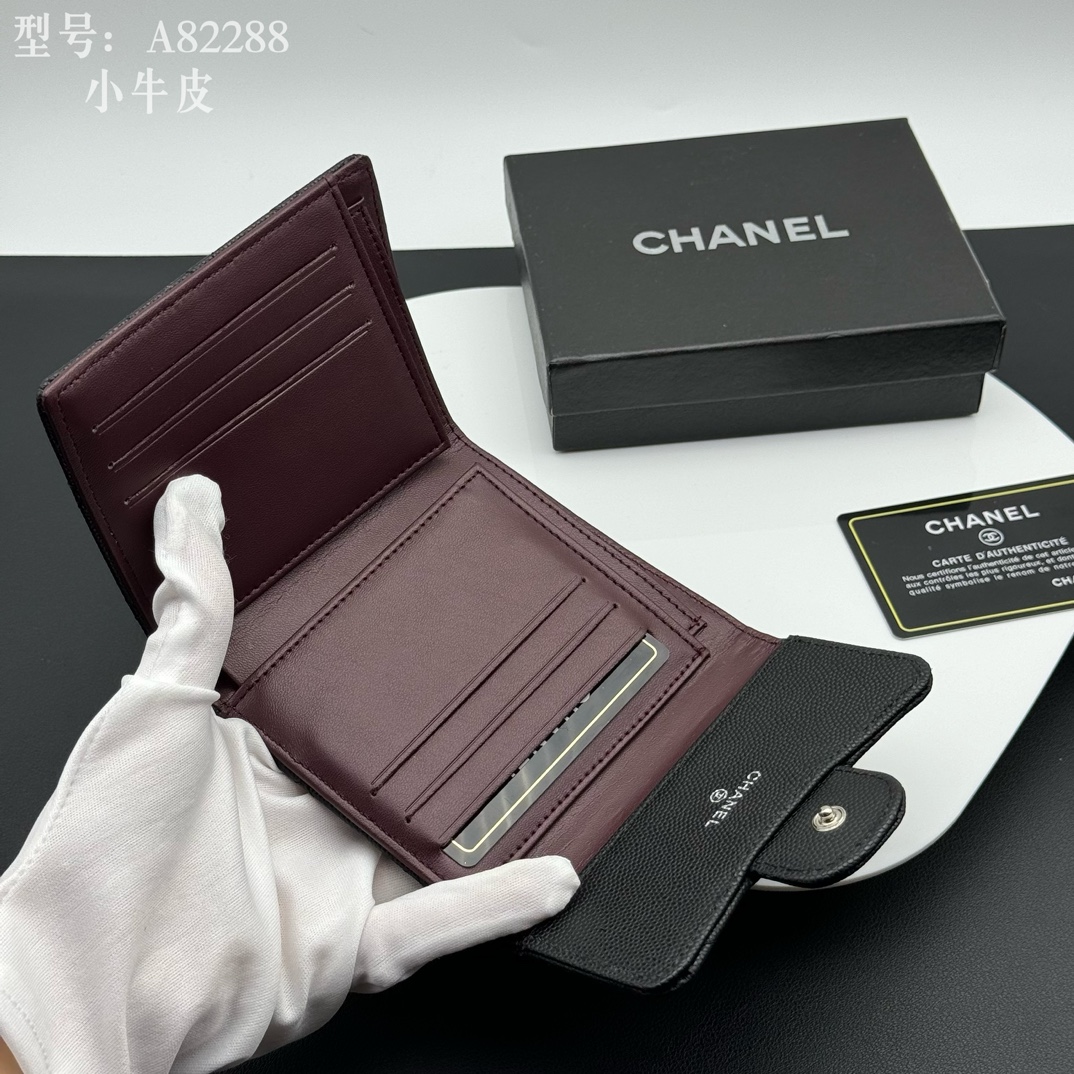 Q10：Chanel Classic Small Flap Wallet in Caviar Leather