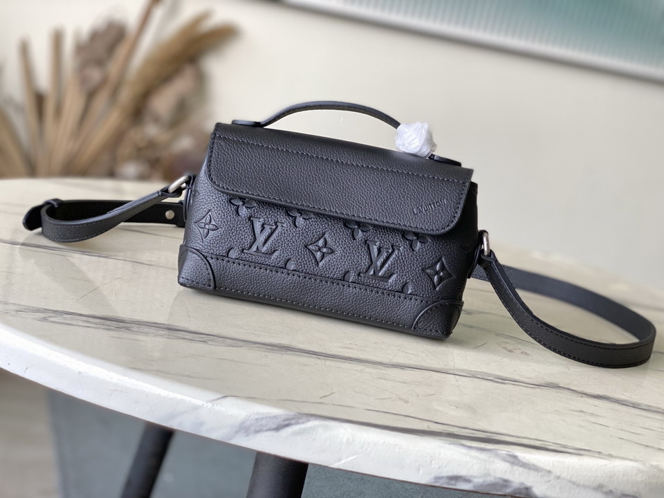 LV Shoulder bag Size：20x11x5cm