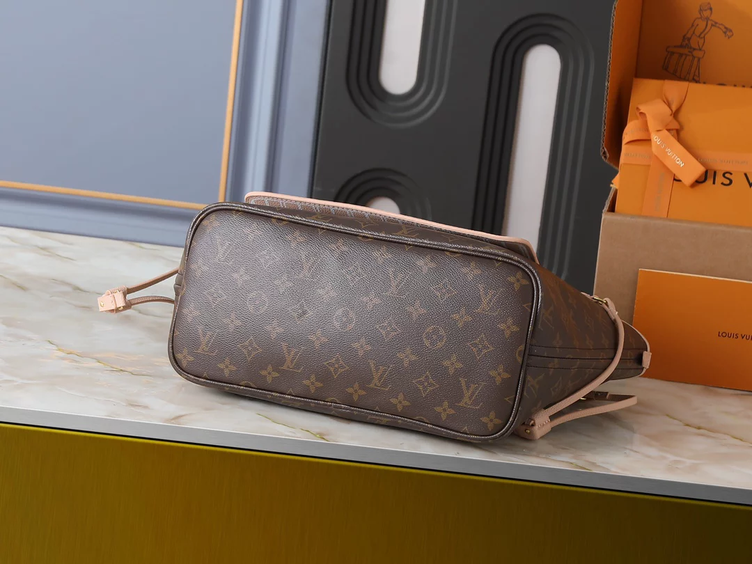 Genuine leather Big:12.2″x11.0″x5.5″ Small:9.8″x6.3″x3.9″ Woman’s Handbag with a small pocket BB-921946