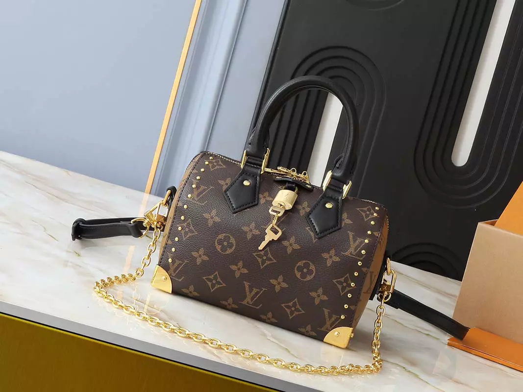 2 Colors Size 8.1″x6.3″x4.3″ Woman’s Handbag with Chains Strap BB-1606