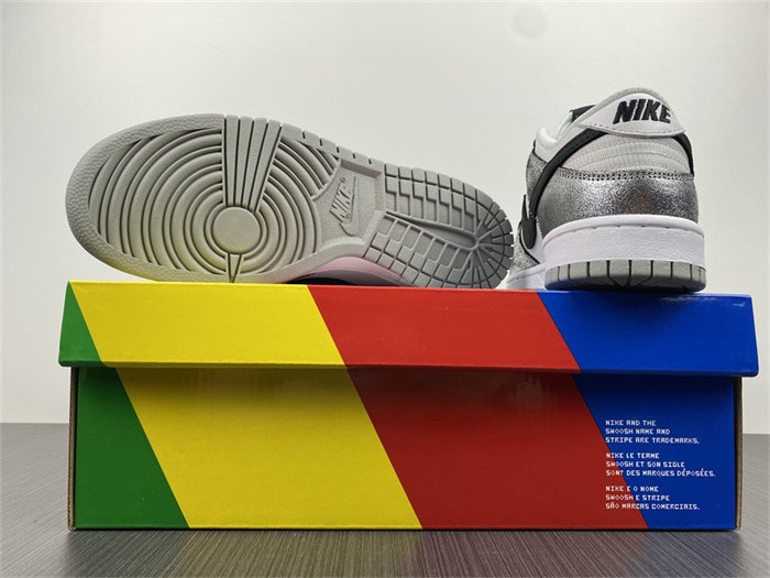 NK Dunk Low Golden Gals Metallic Silver DO5882-001