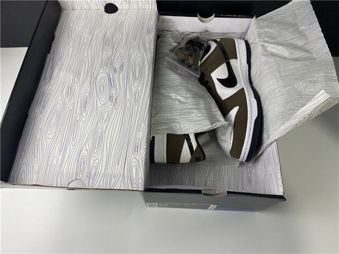 NK SB Dunk Low White Black Trail End Brown 304292-102
