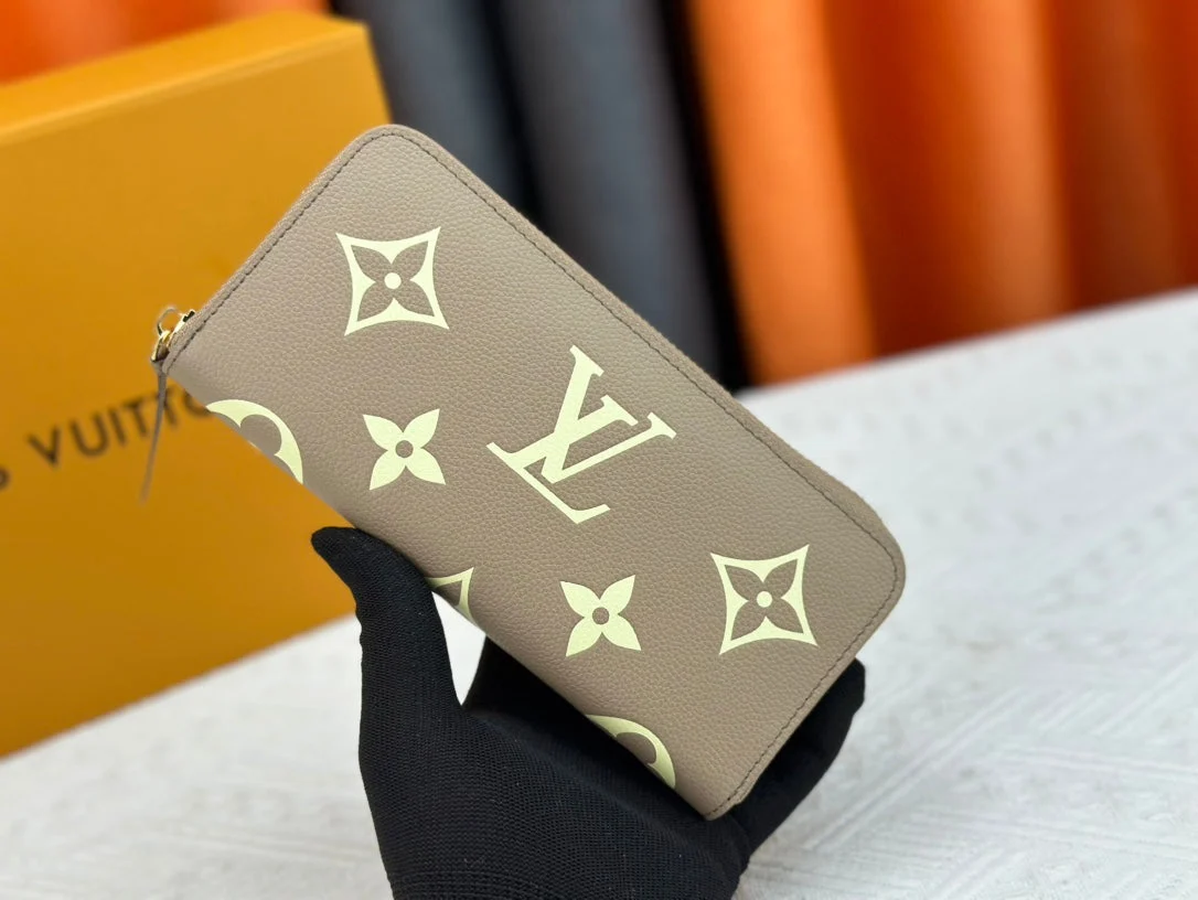 【Louis Vuitton】Elegant two-tone design♪ Long wallet with excellent design M82338