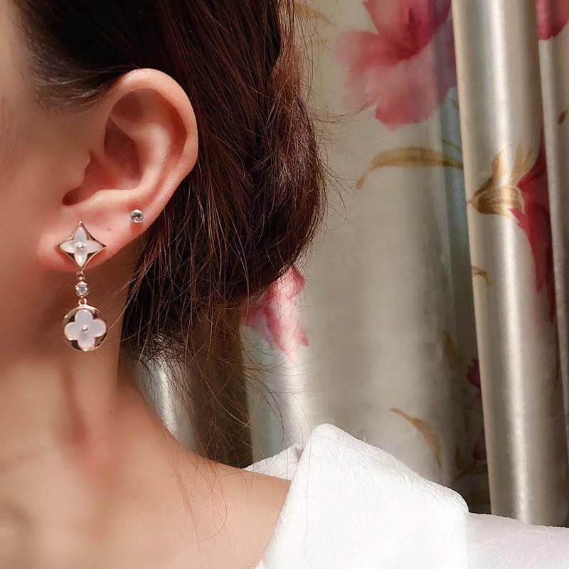 Chains Flowers pendants Earrings ED-931335