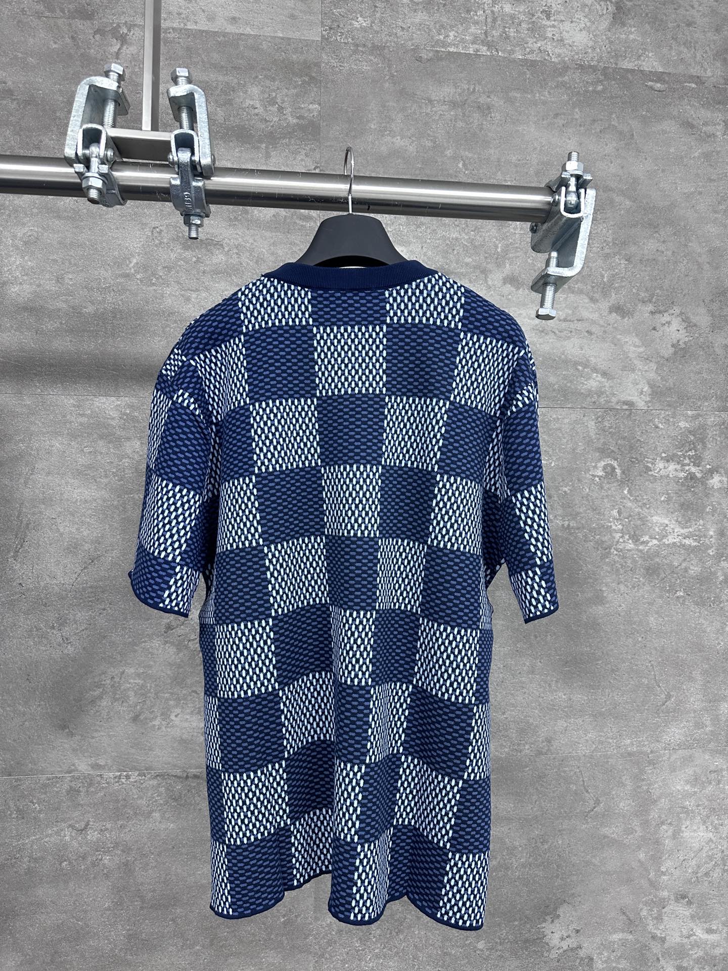 LV Logo lettering T-shirt