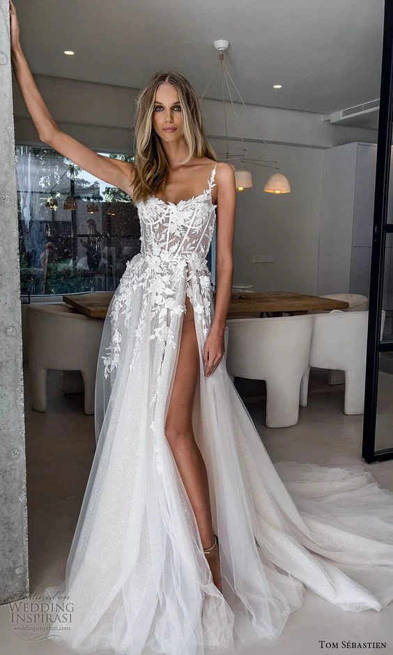 Fashion A Line Sweetheart Tulle Wedding Dress with Appliques