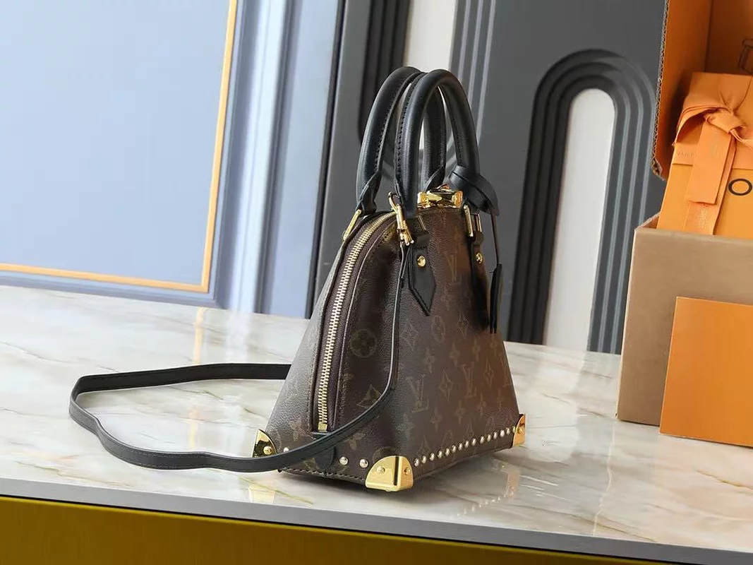 Size 9.8″x7.5″x4.7″ Woman’s Handbag with straps BB-921862