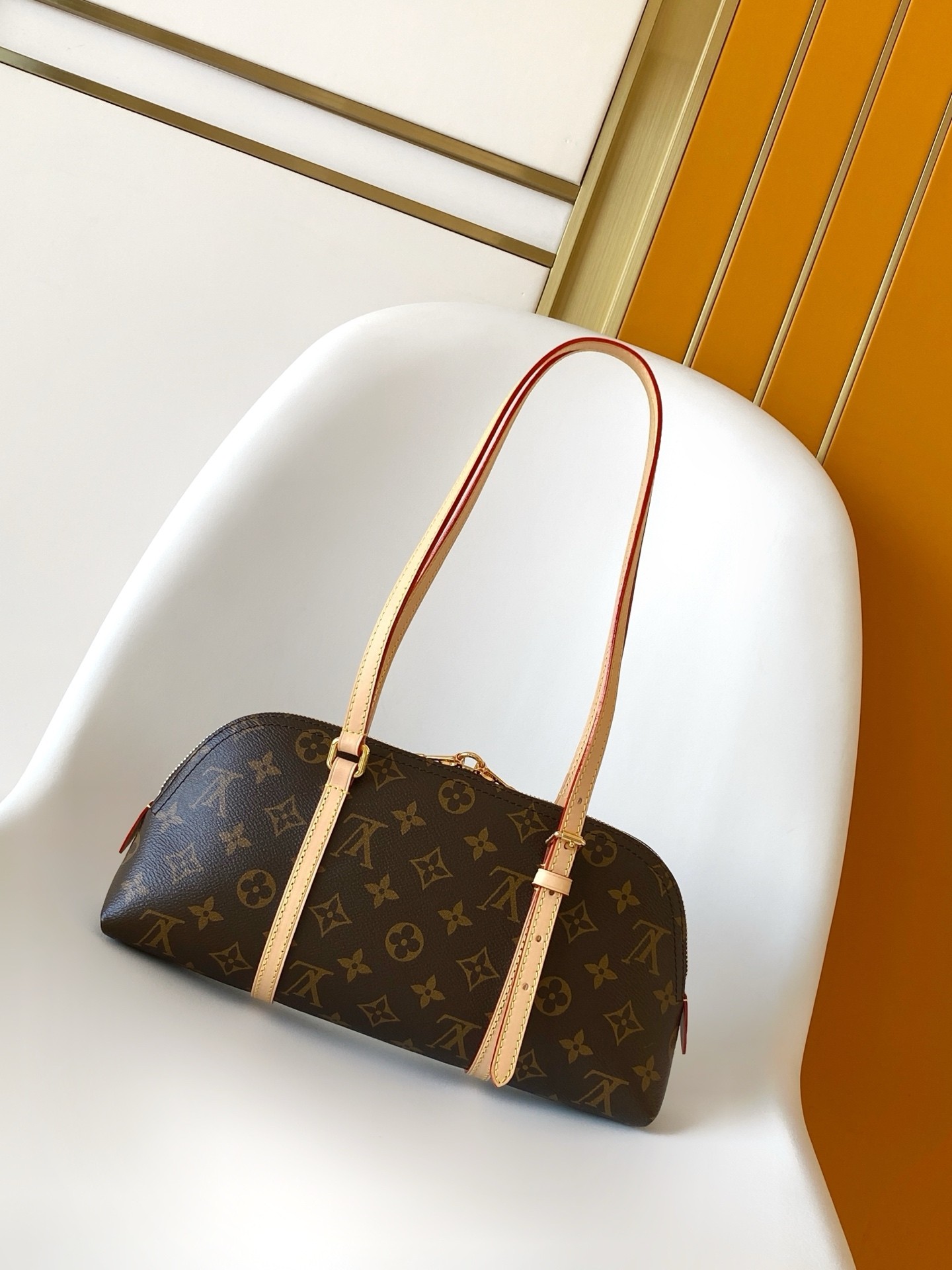 LV SQUIRE EAST WEST M28953 Size：29x8.5x15cm