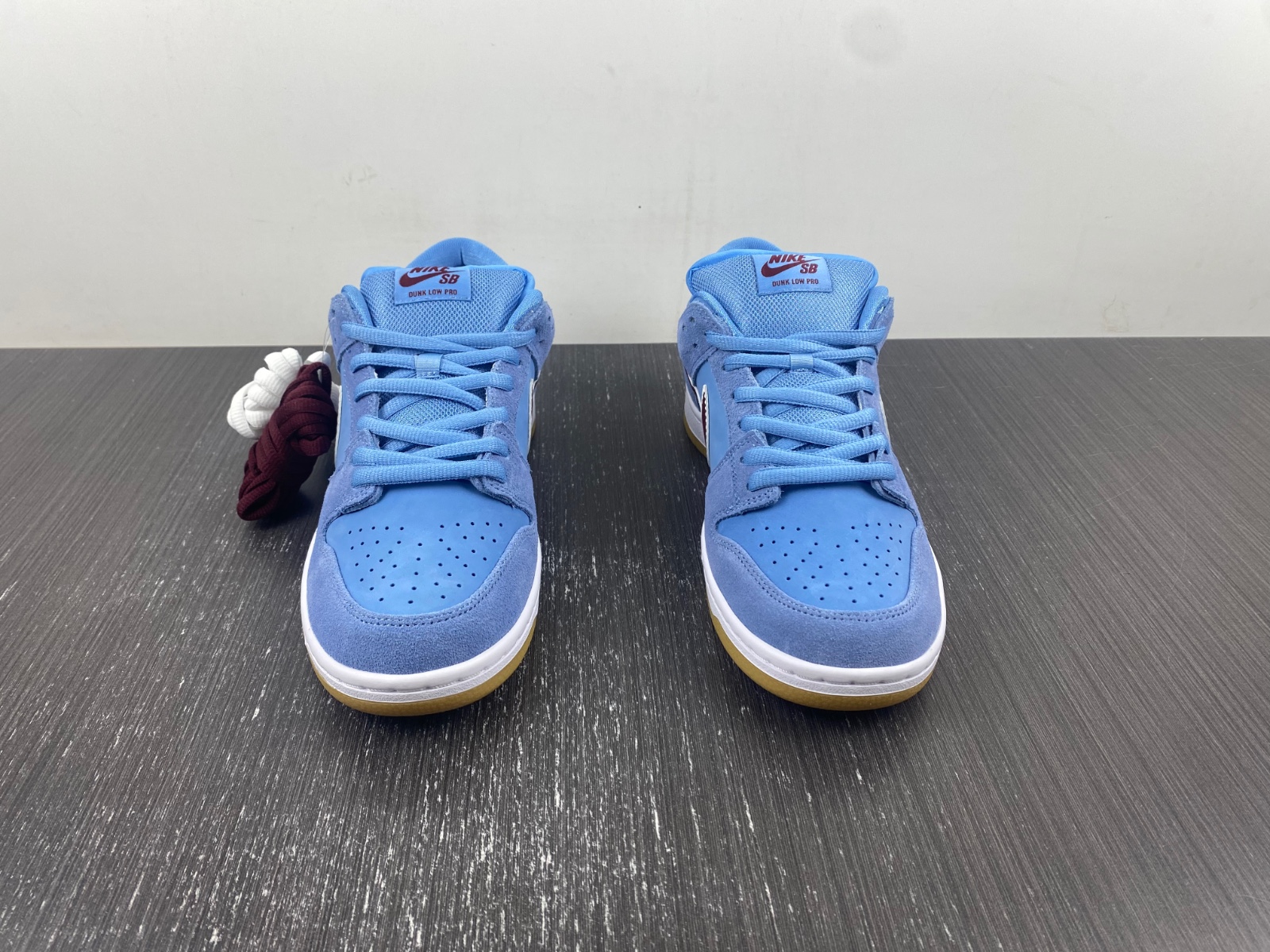NK SB Dunk Low Philadelphia Phillies DQ4040-400