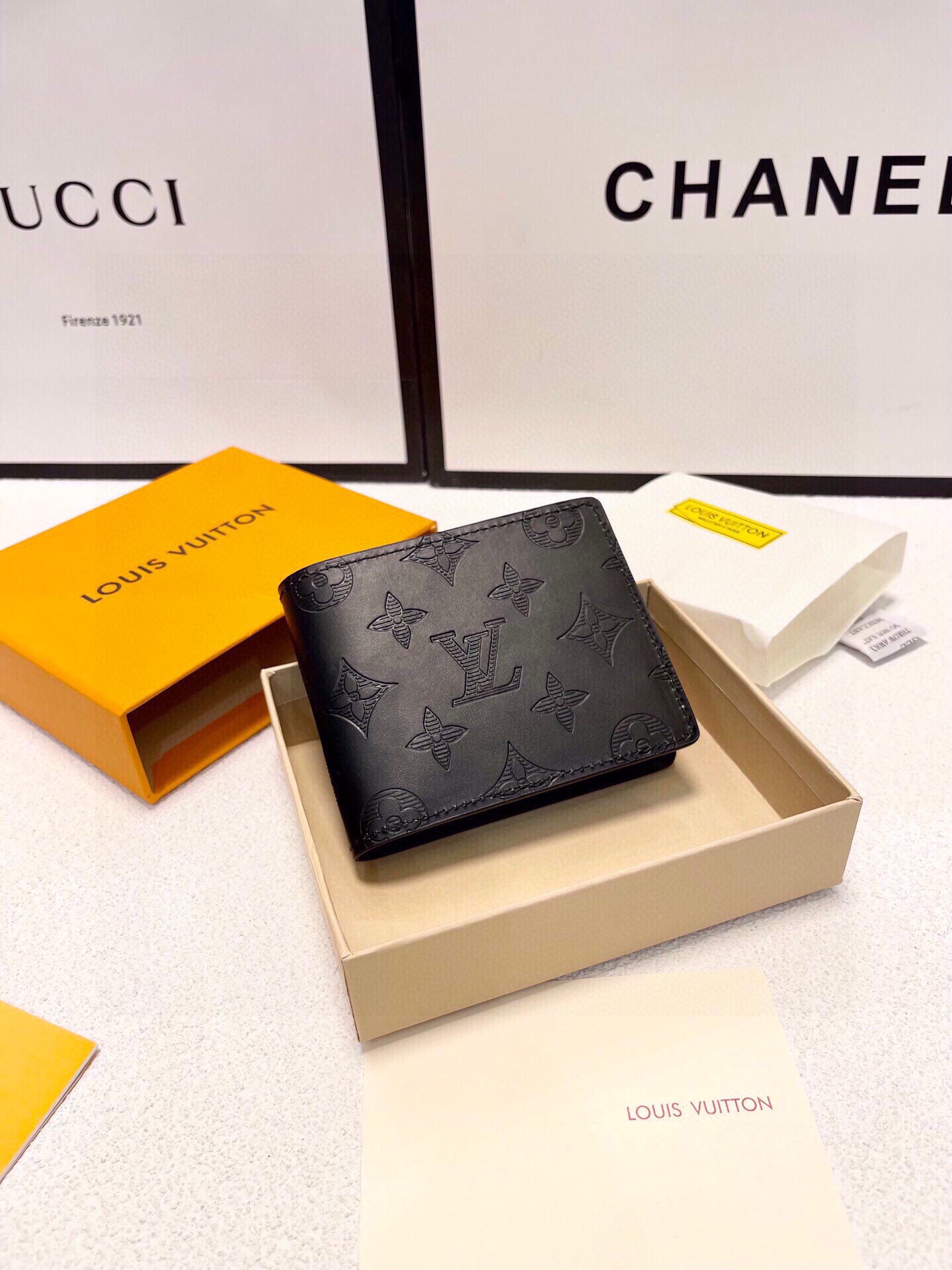 限定30個！LOUIS VUITTON（ルイ・ヴィトン）の財布長短二つ折り財布  幅12CMX高10CM