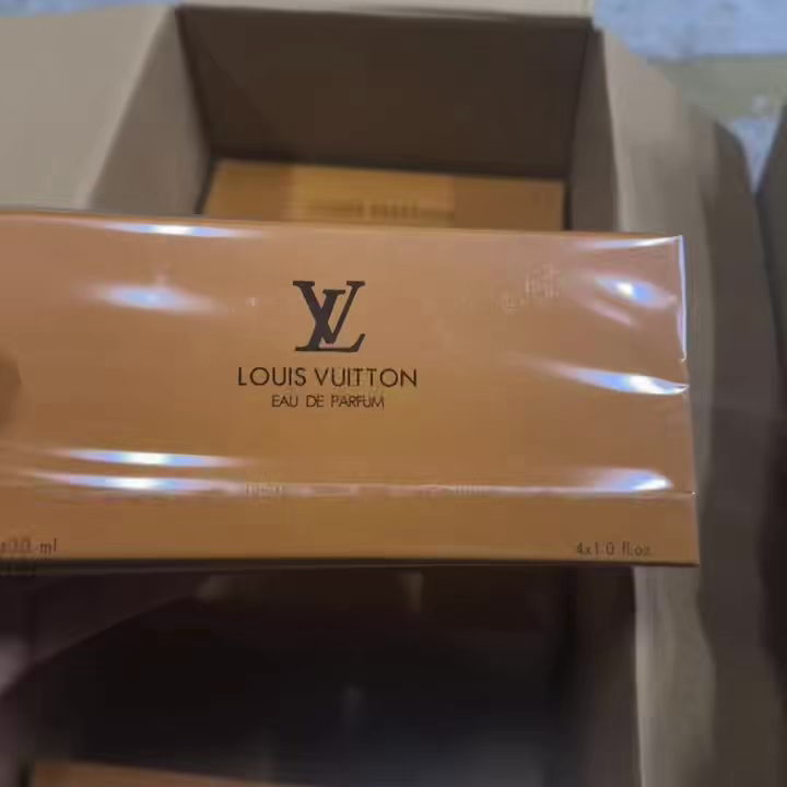 D114：Louis Vuitton 4-Piece 30ml Eau de Parfum Gift Set (4×30ml)