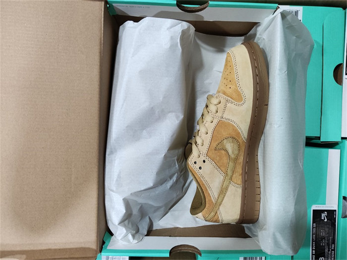 NK SB Dunk Low Wheat 883232-700