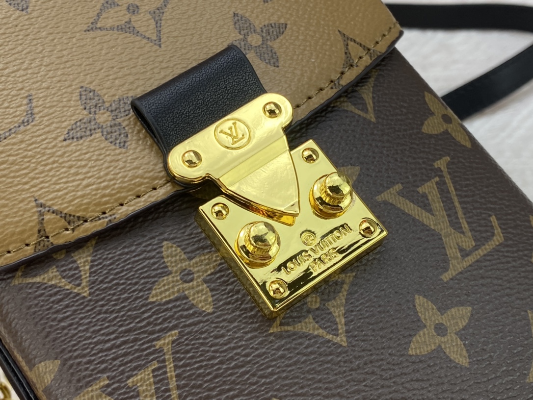 Woman’s Handbag with straps 4.9″x6.9″x2.4″ BB-9180001000650