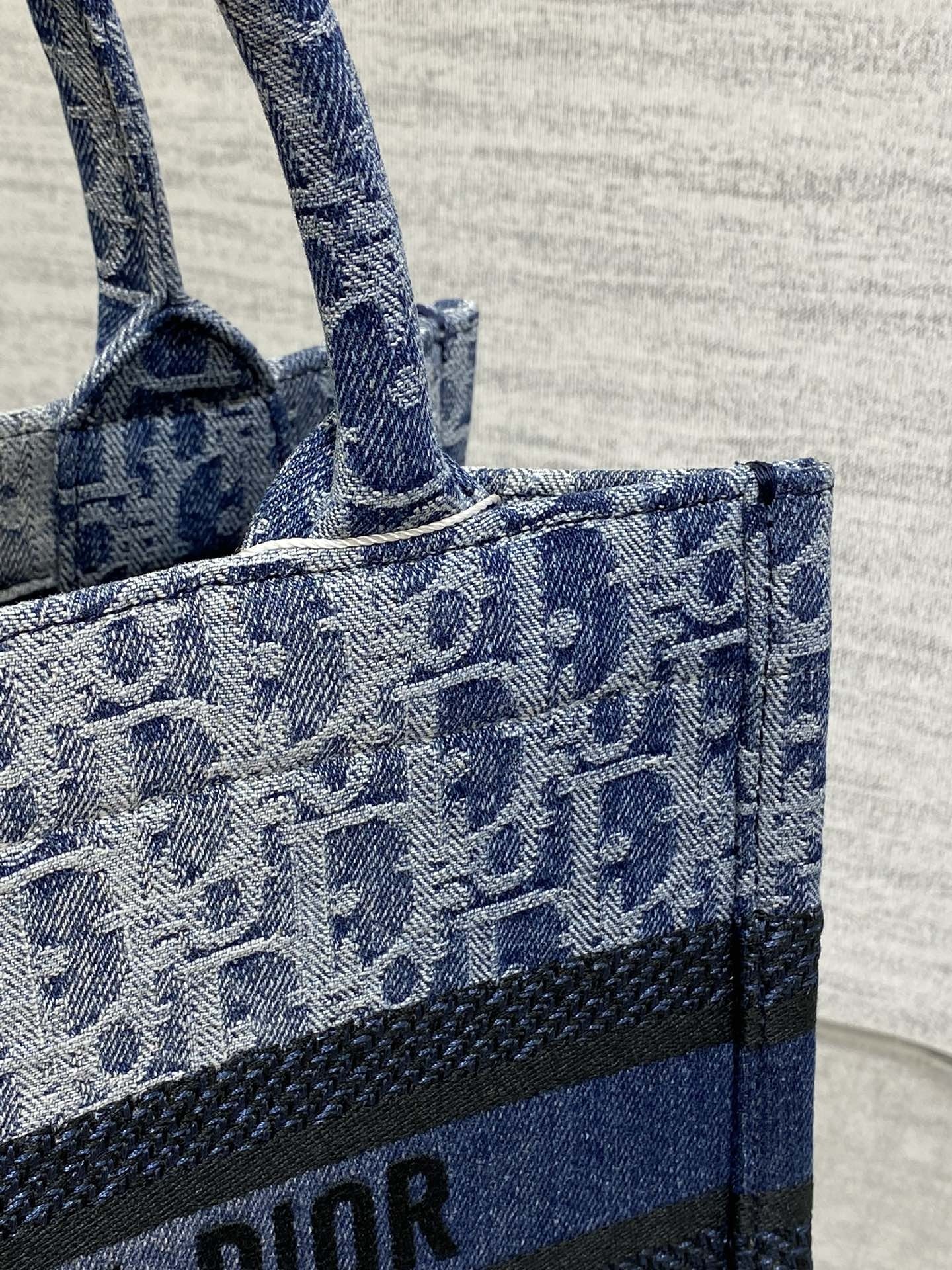 DR BOOK Tote 26x22x8cm