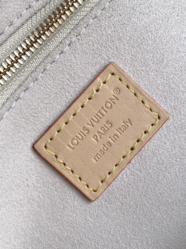 LOUIS VUITTON M15138 OnTheGo PM