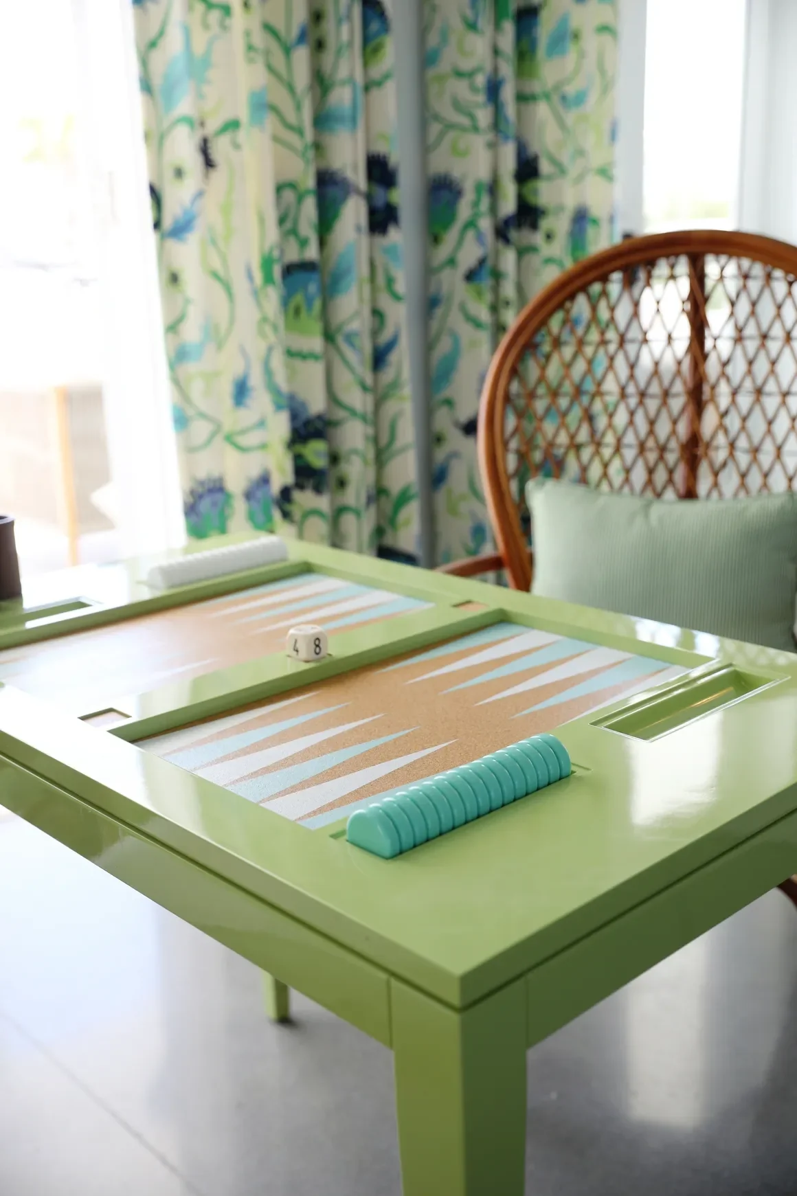 Backgammon Table