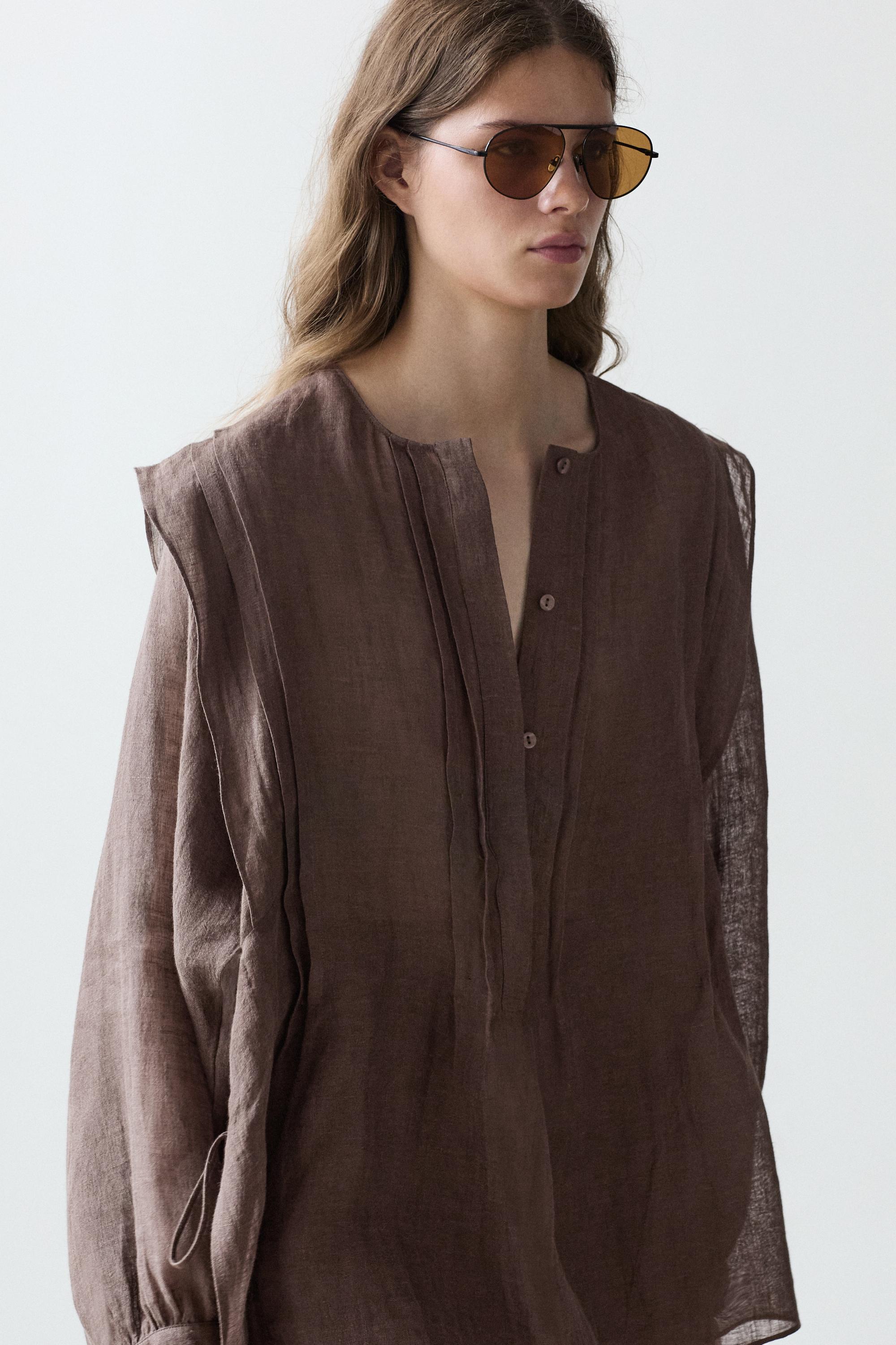 Blusa fluida oversize detalle volantes lino
