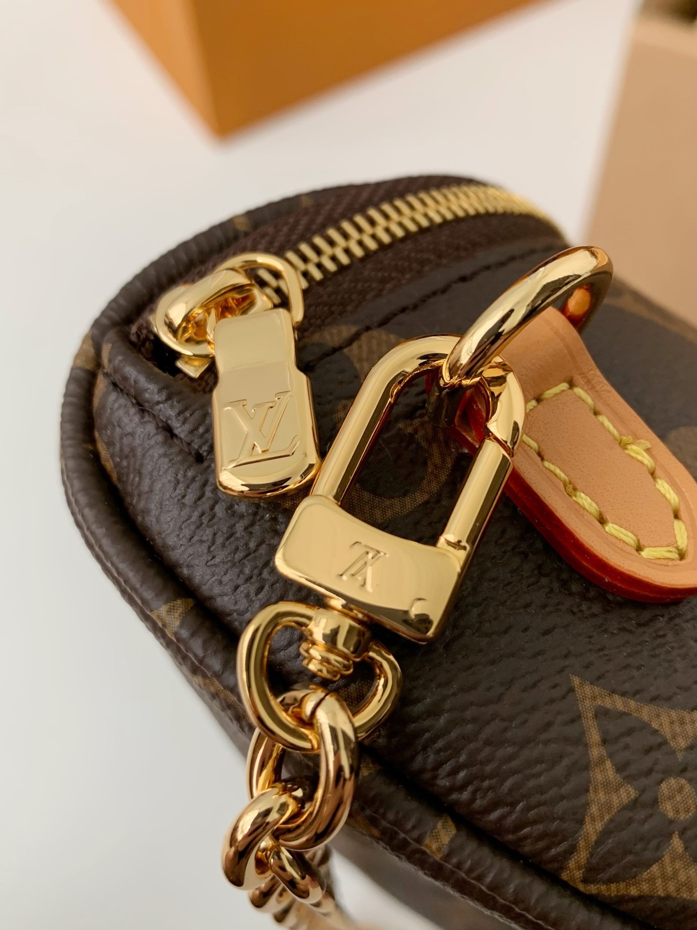 LV  23  Mini Bumbag 17*12*9.5cm