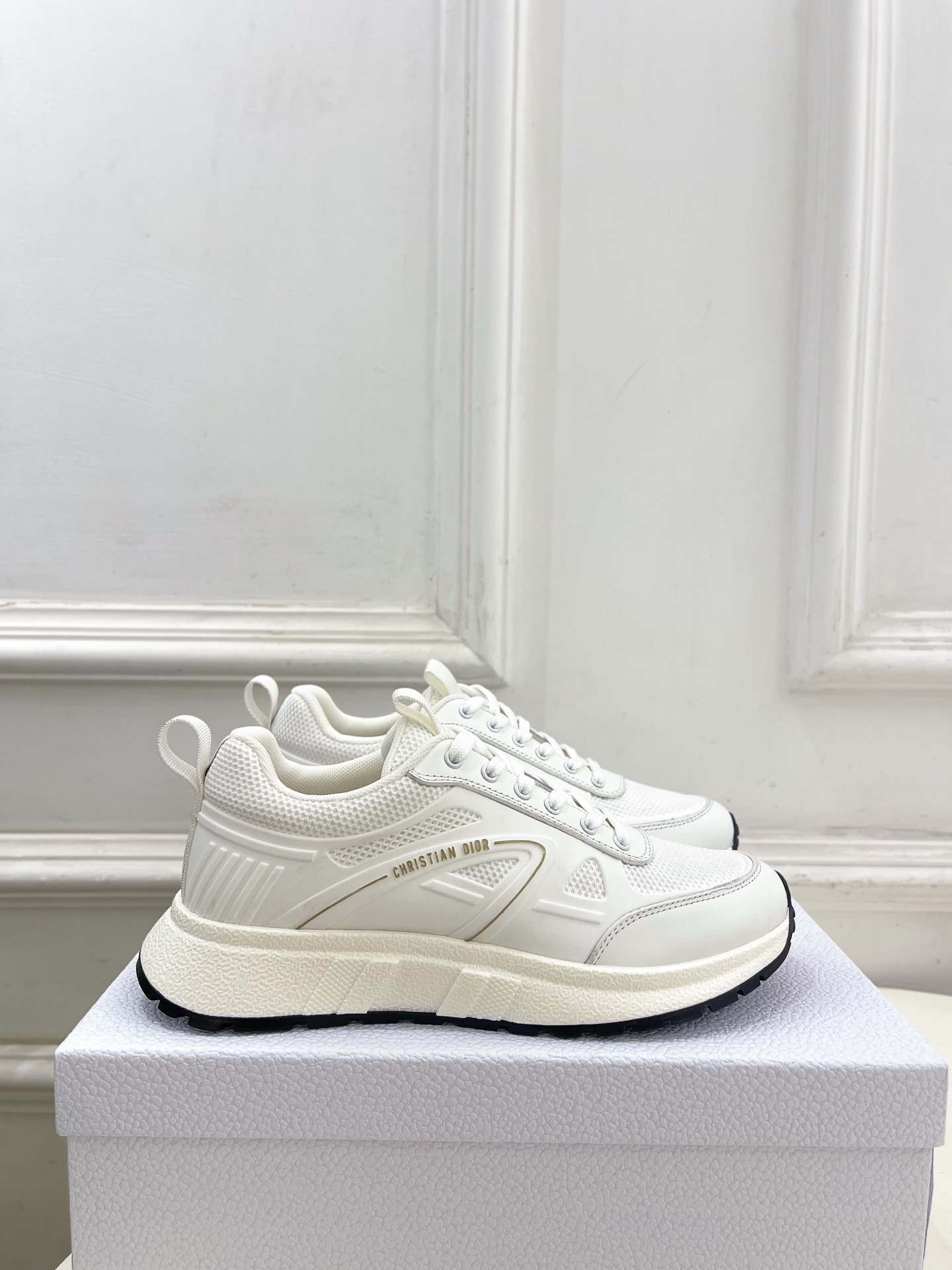 DR sneaker