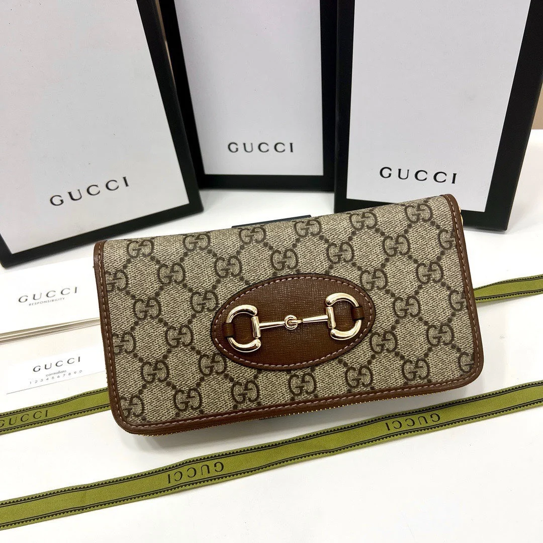 [Gucci] Limited edition color now available! A luxury leather wallet with an ultra-thin design.
