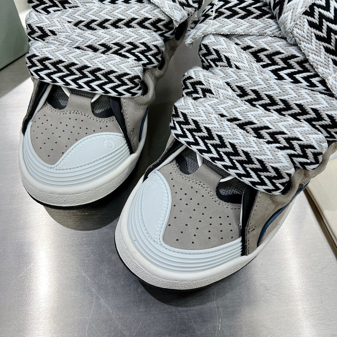 LAN Curb Sneaker 22