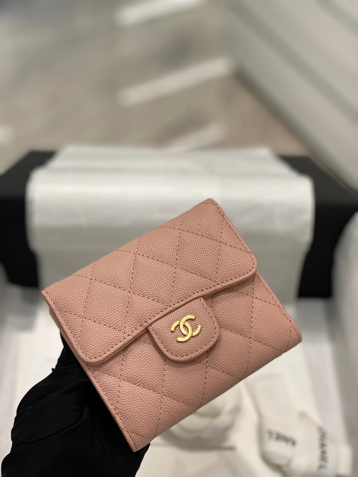 【Chanel】Popular Compact ♪Matelassé♪ Tri-fold Wallet, Caviar Leather, 5 Colors