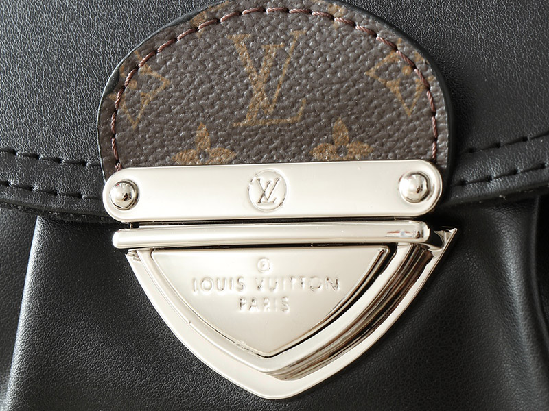 Black Leather 10.6″x7.1″x1.2″ Handbag with Strap BB-921486