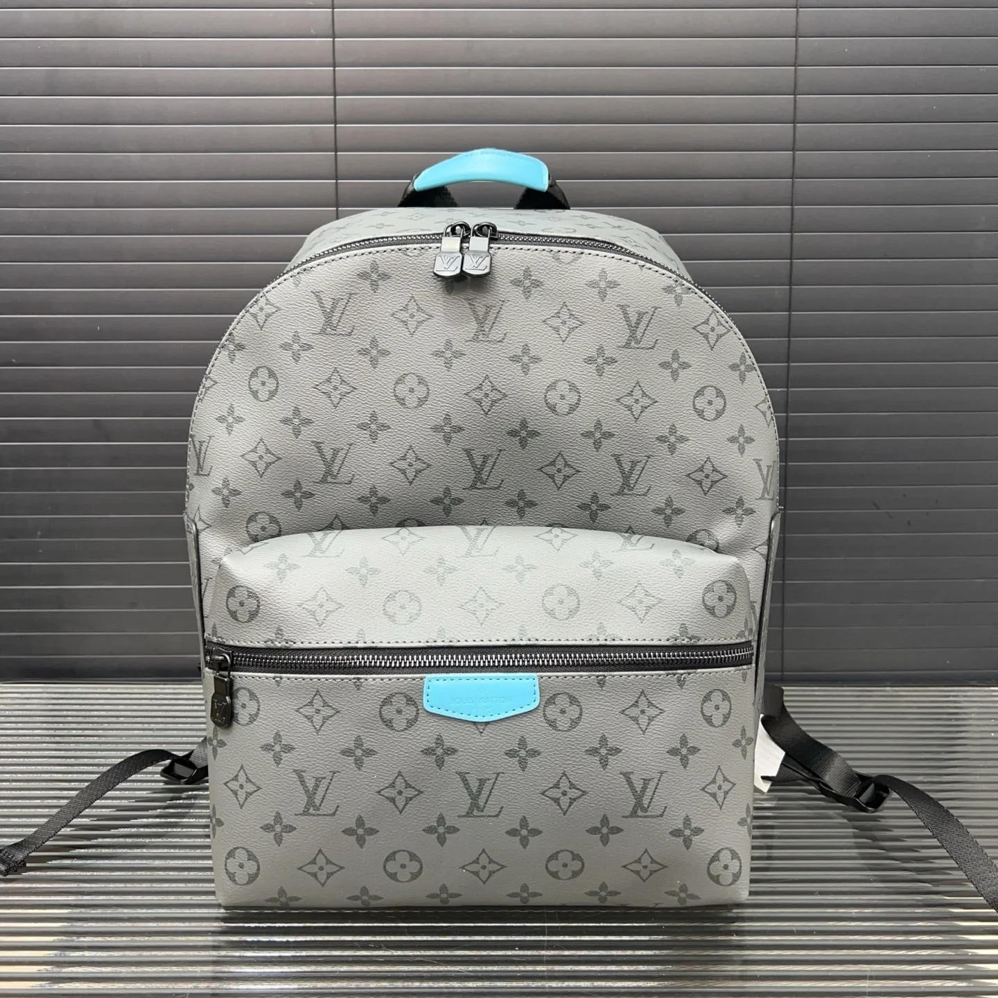 【Louis Vuitton】★Discovery | Large capacity and excellent storage capacity, perfect for any occasion♪ Limited quantity available now
