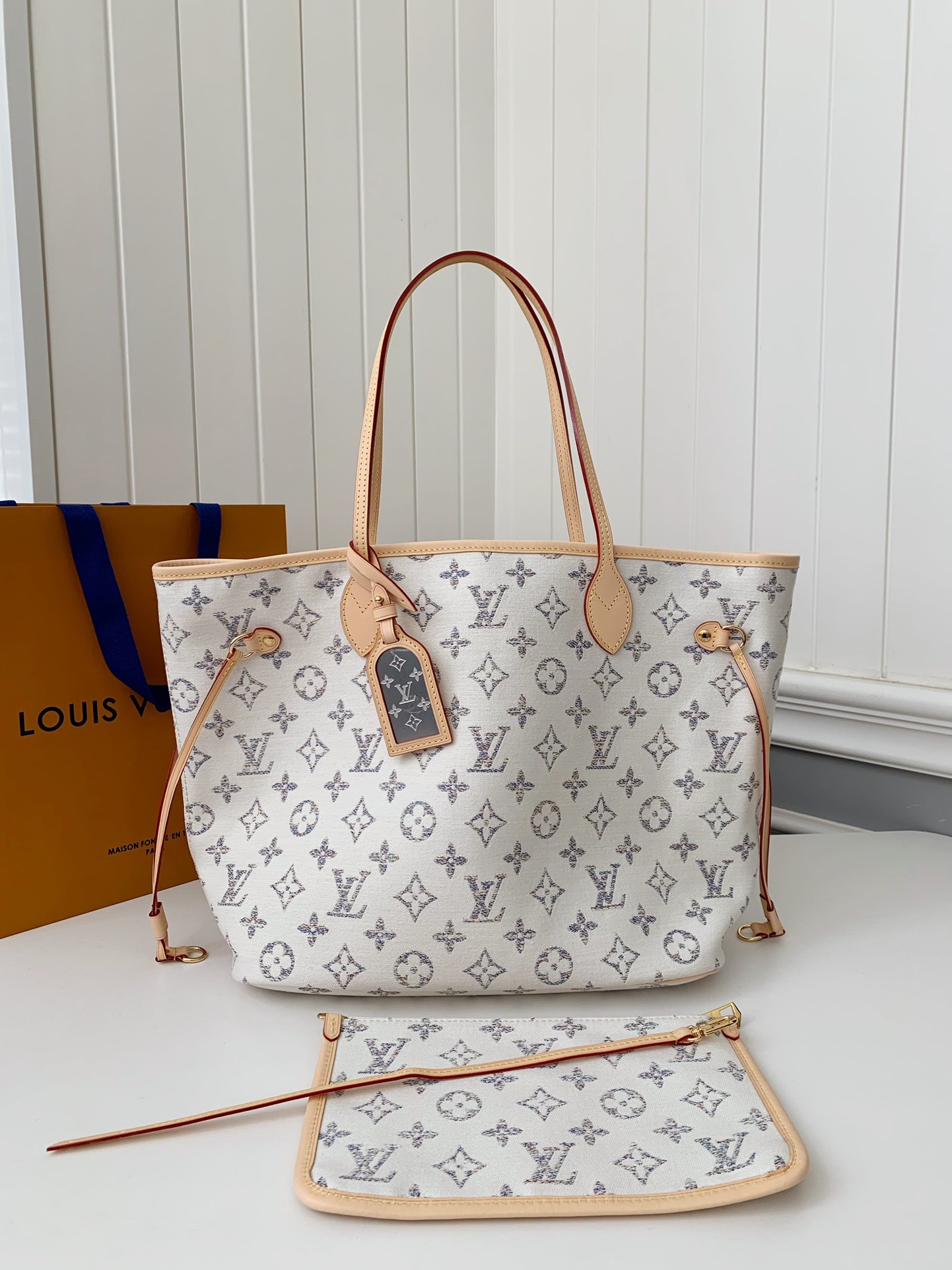 LV Neverfull medium handbag M24905  Size：31*28*14cm