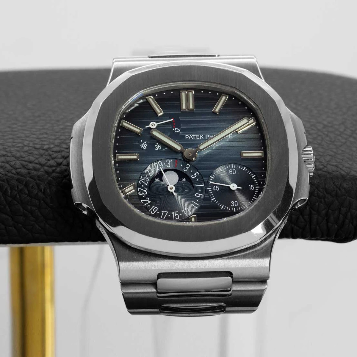 Patek Philippe Nautilus 5712/1A-001 Blue Dial Moon Phases Steel 40mm