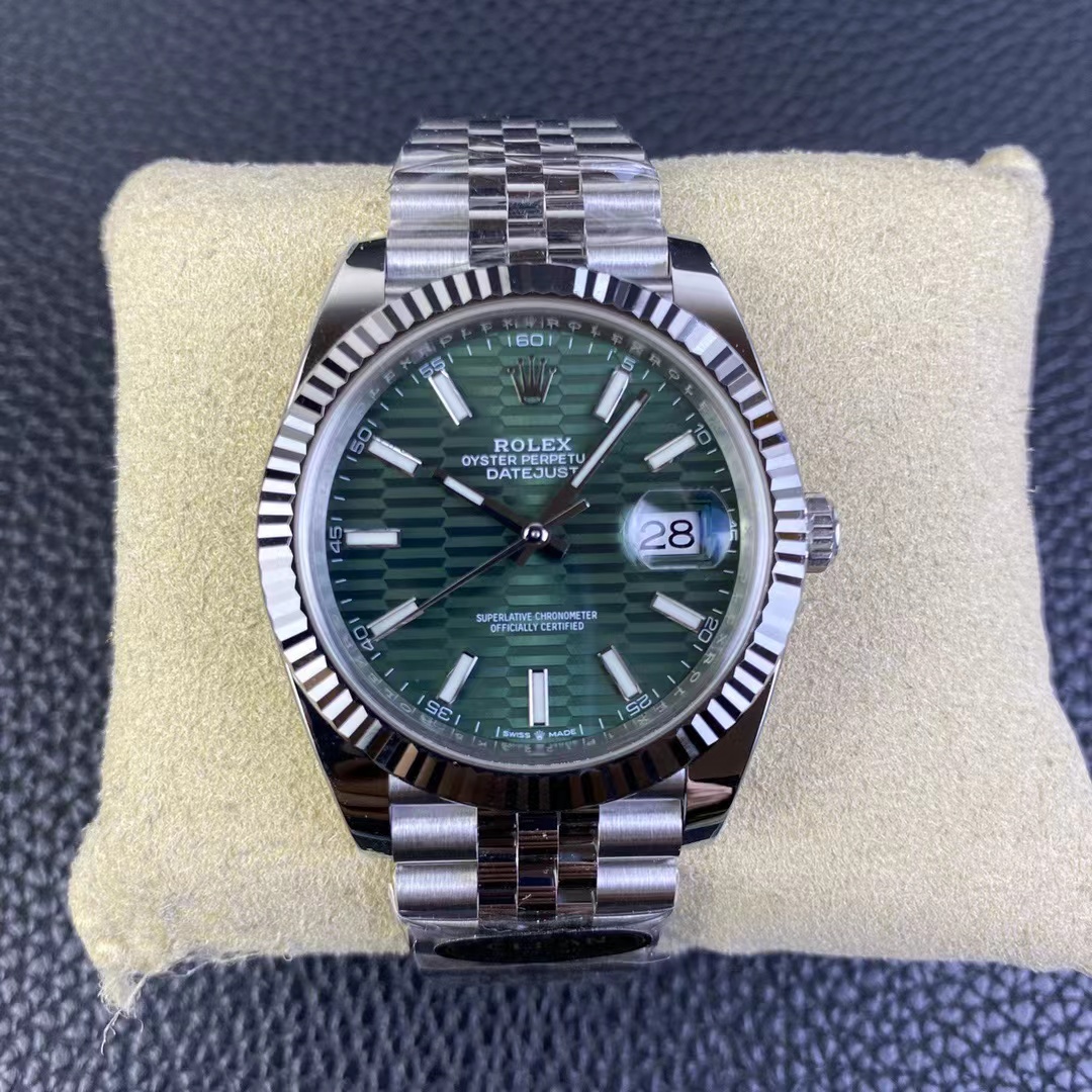 Clean Factory 126334‐0030 – 41mm Green Datejust Replica with 3235 Movement