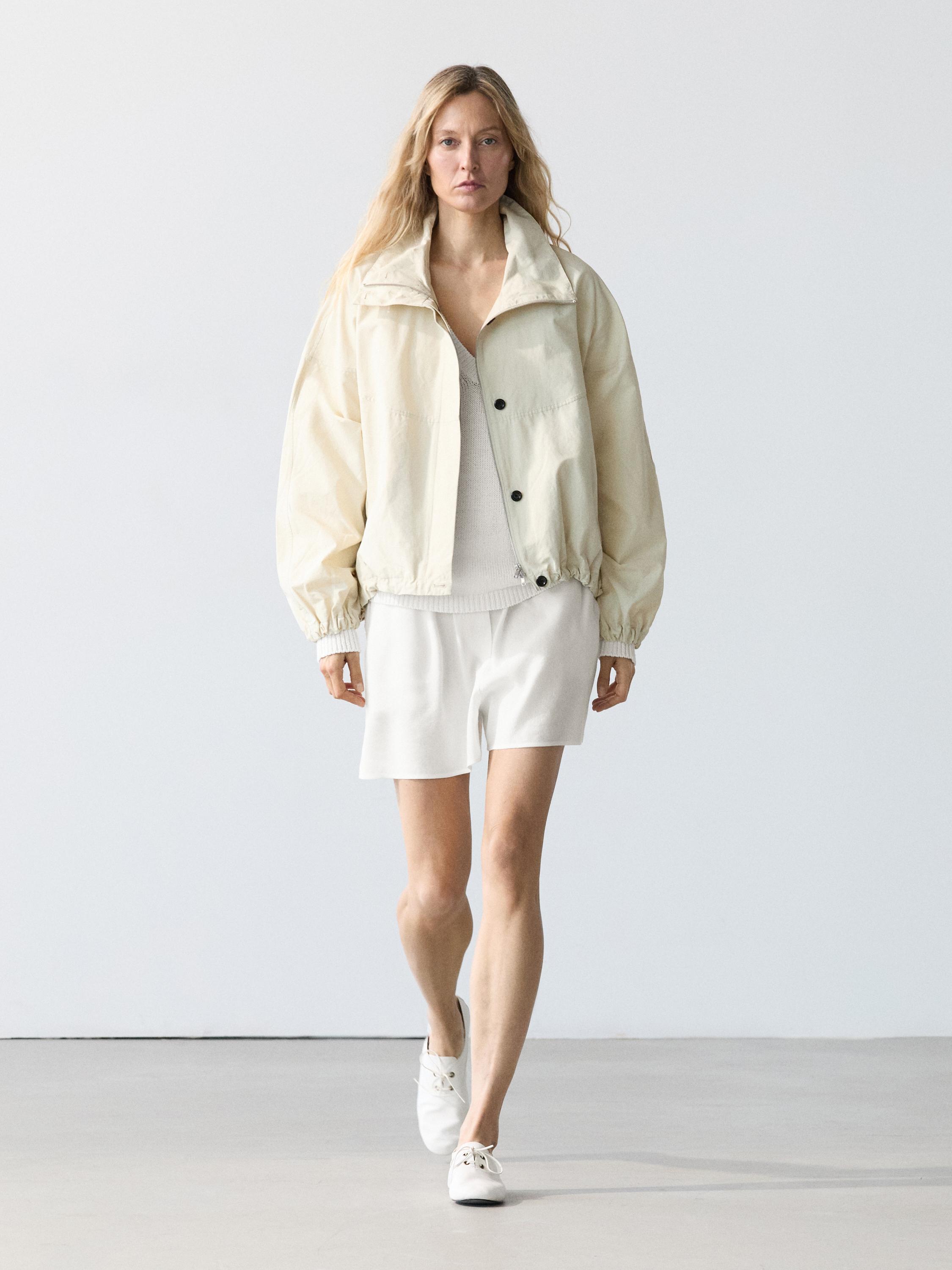 Bermuda corta total look con lino