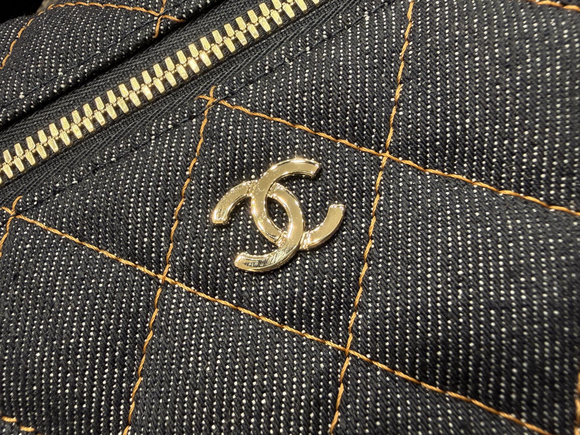 CHANEL Classic Vanity with Chain