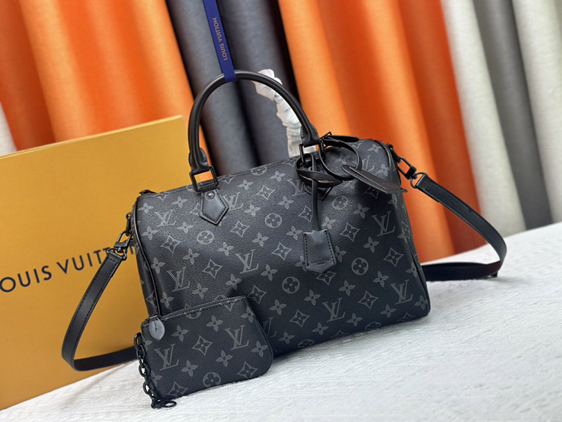 Small: 9.8″x5.9″x5.9″ Medium: 11.8″x9.8″x7.9″ Big: 17.7″x10.2″x9.1″ Black Leather Handbag with small pocket Adjustable Strap BB-921465