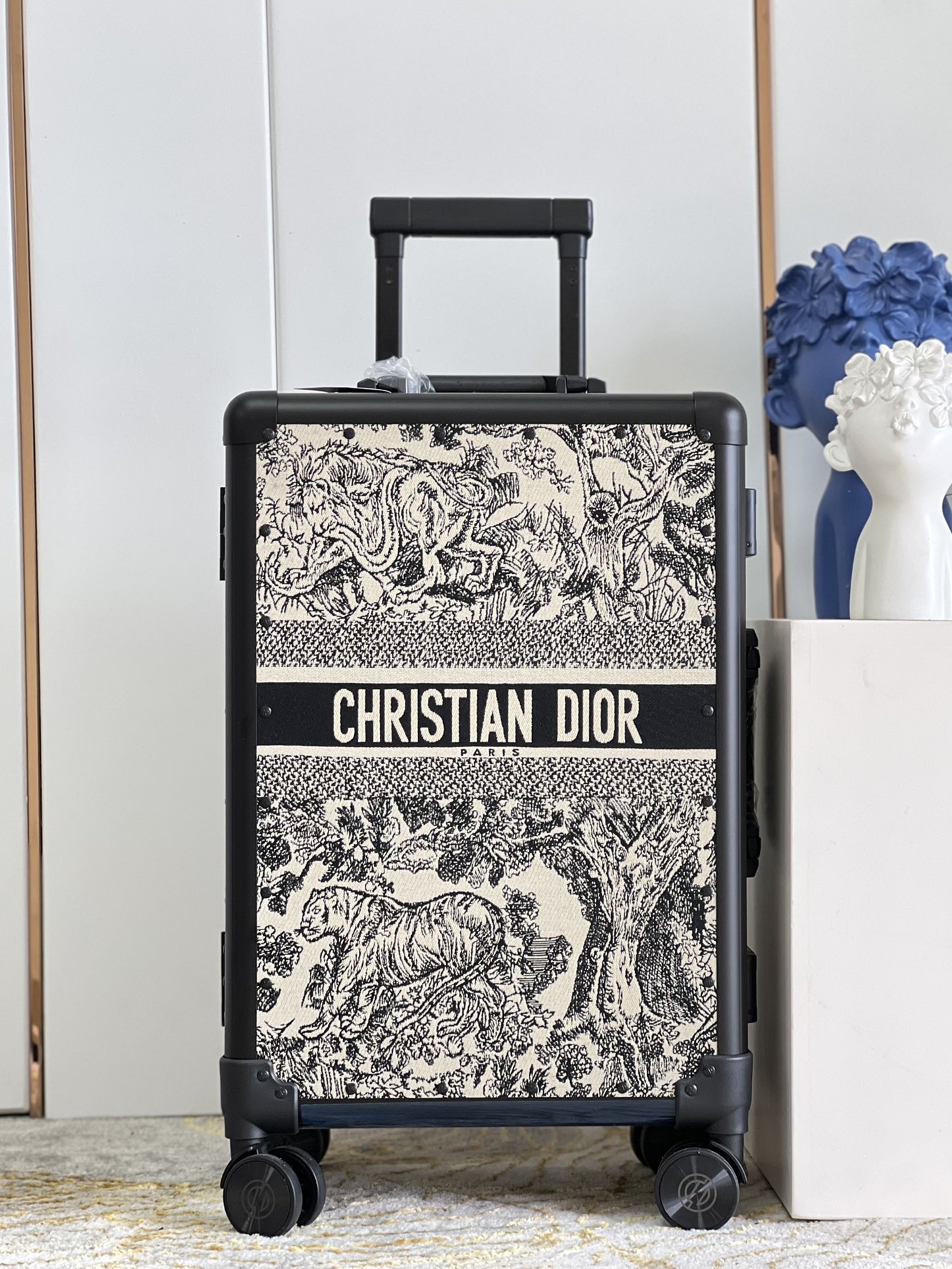 DR Suitcase Size：37x21x57cm（Multiple colors）