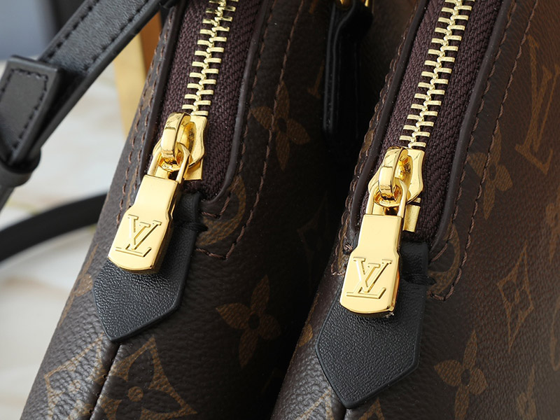 Leather 4.9″x6.9″x2.4″ Chains Handbag with Adjustable Strap BB-921519