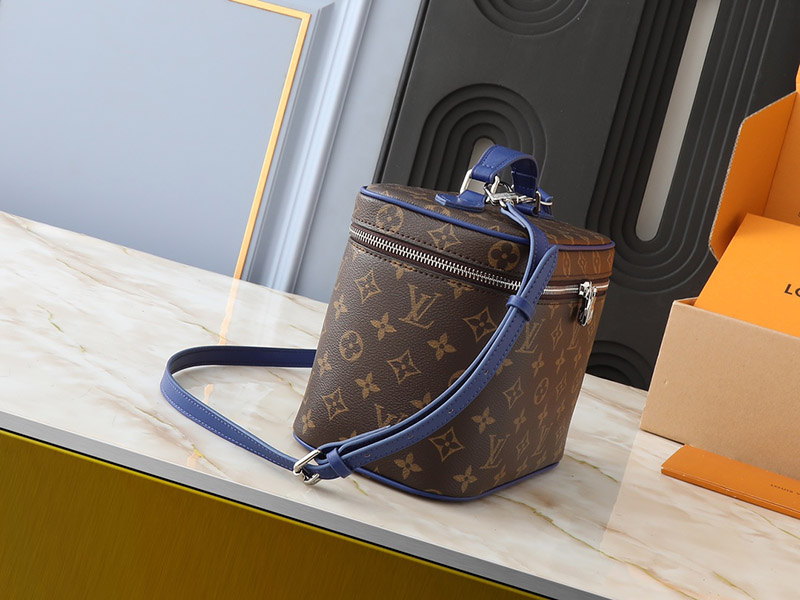 9.4″x5.5″x6.7″ Brown prints Blue Linning makeup bag with Adjustable Straps BB-921474
