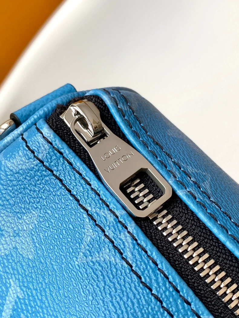 LOUIS VUITTON M28026 Keepall Bandoulière 25