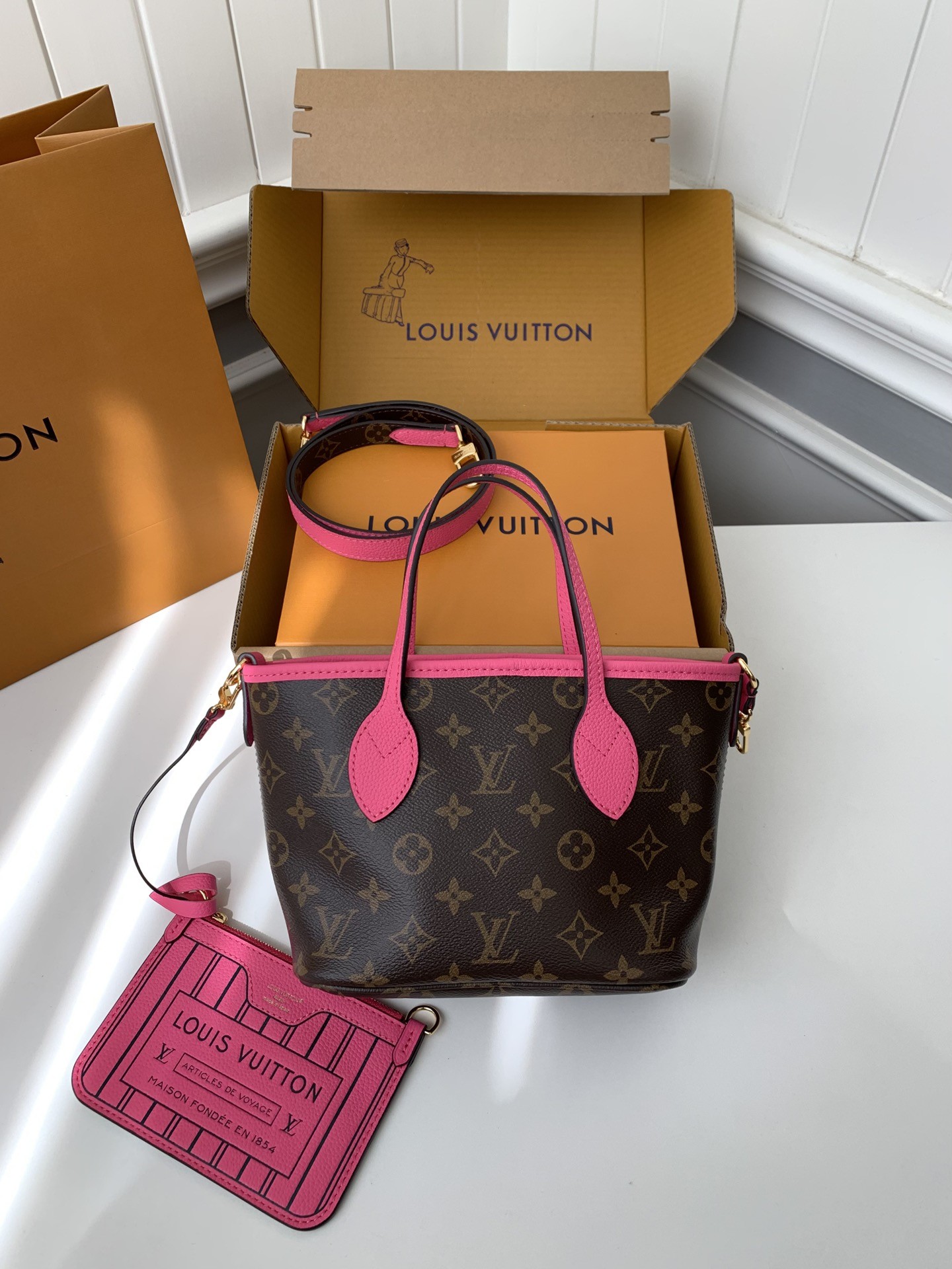 LV's new NEVERFULL BANDOULIÈRE INSIDE OUT BB Shopping Bag M12099 Size: 16.5*11*26.5cm