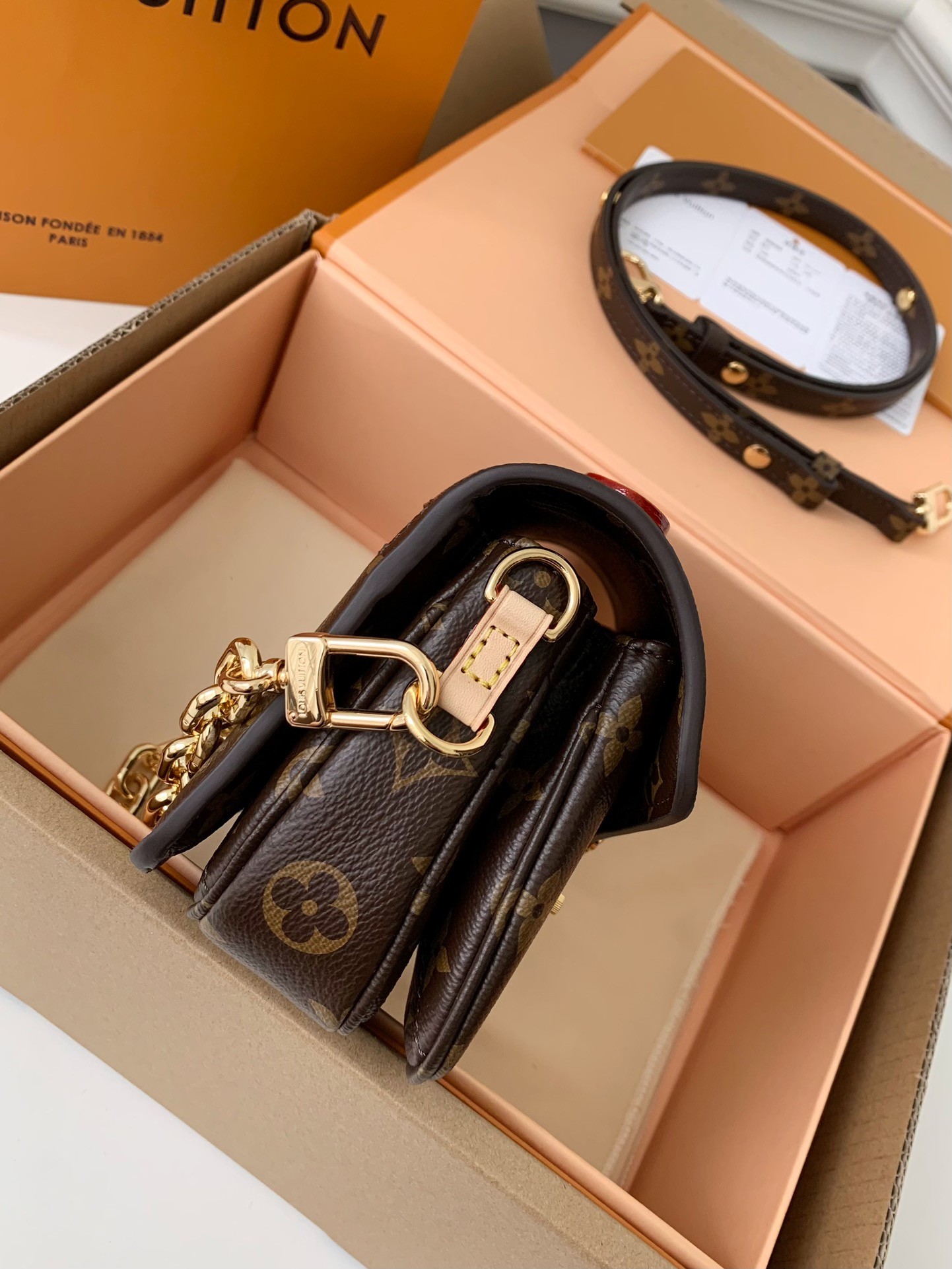 LV POCHETTE MÉTIS EAST WEST 21.5*13.5*6cm