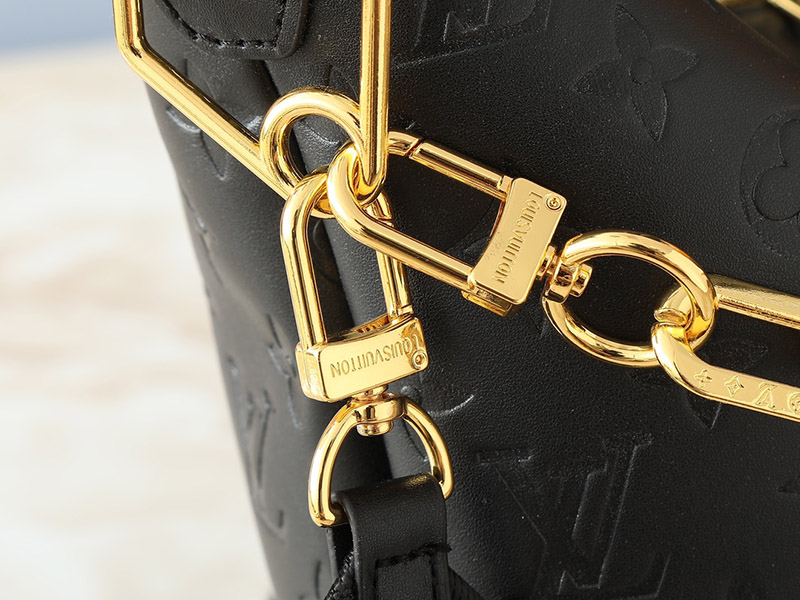 Black Leather 15.0″x13.0″x3.9″ Chains Handbag with Adjustable Strap BB-921523