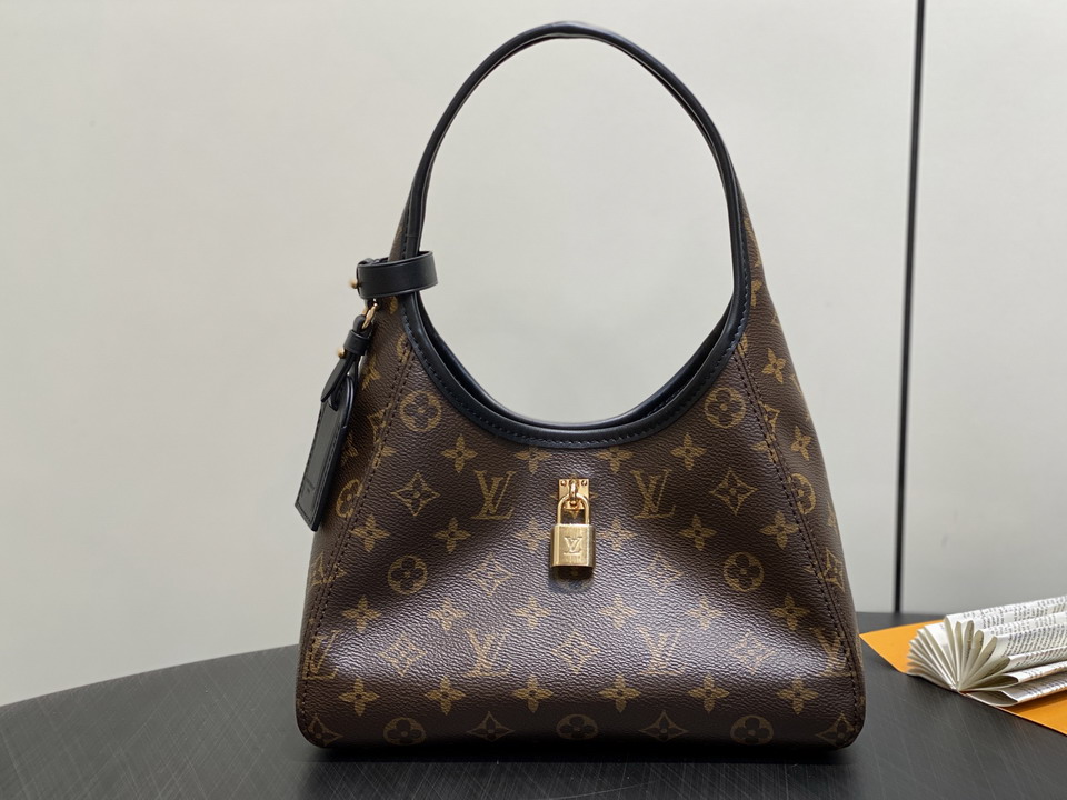 LV Shoulder bag 15x12x28cm