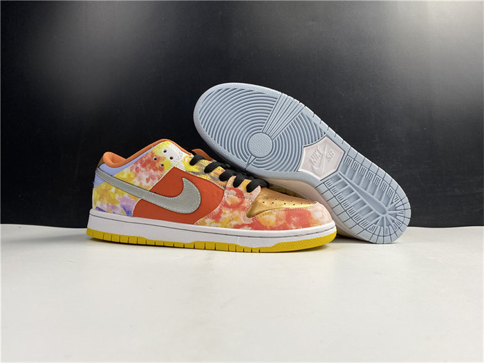 NK SB Dunk Low Street Hawker CV1628-800
