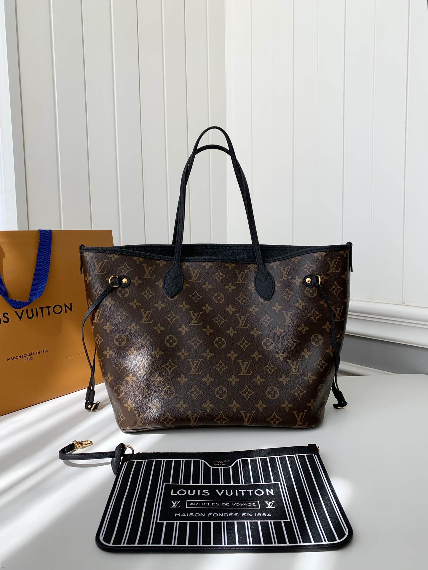 LV Counter Seasonal New NEVERFULL INSIDE OUT Medium Shopping Bag M12061 Size：28*14*31cm