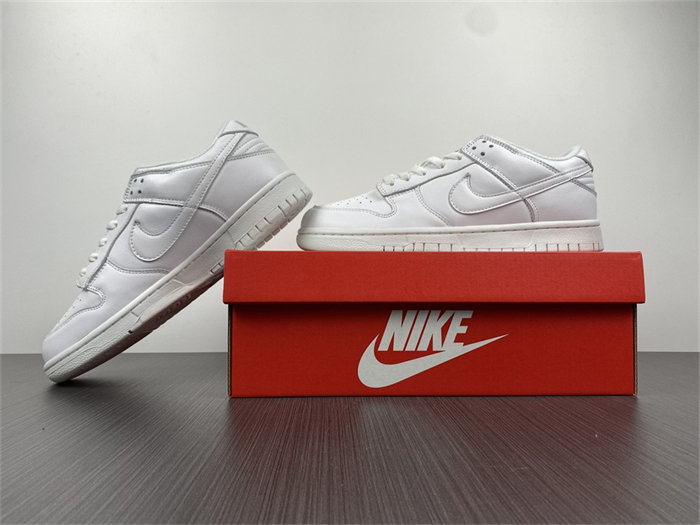 NK Dunk Low Triple White DD1503-109