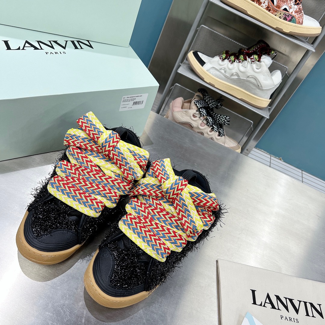 LAN Leather Curb 4