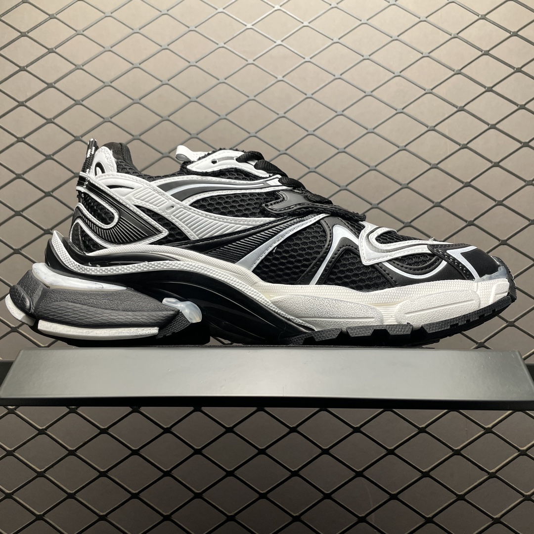BLCG Runner Sneaker BLACK