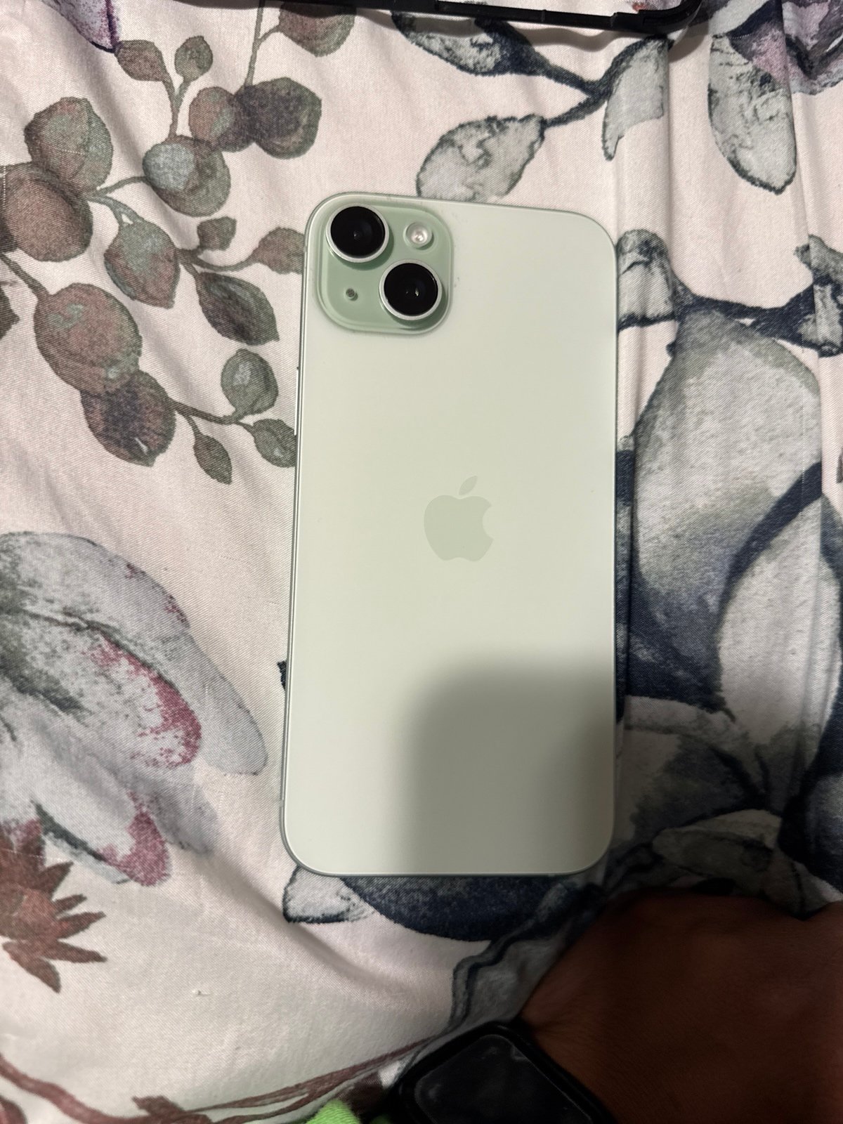 iPhone 15 plus 5J38