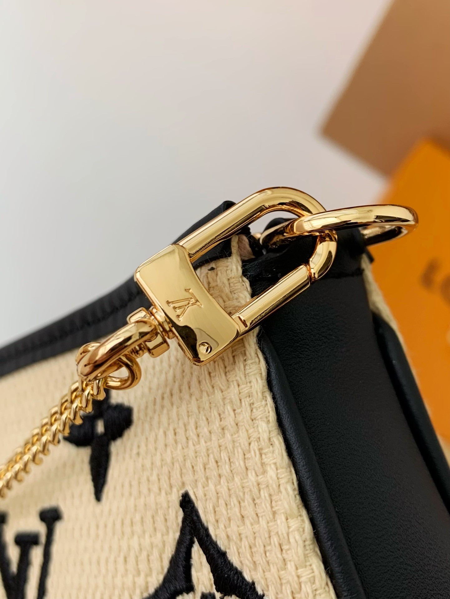 LV MINI POCHETTE ACCESSOIRES 15.5*10.5*4cm